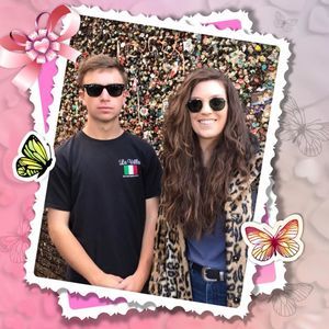 Meet your Posher, Lora